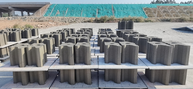 即將發往異地的大型生態磚